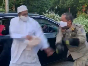 Habib dan SatPol PP Berantem di Jalanan, Siapa Yang Layak Dibela?