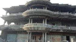 Menguak Misteri ‘Istana’ Terbengkalai di Garut